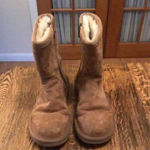 Zipper on inside ugg short boots